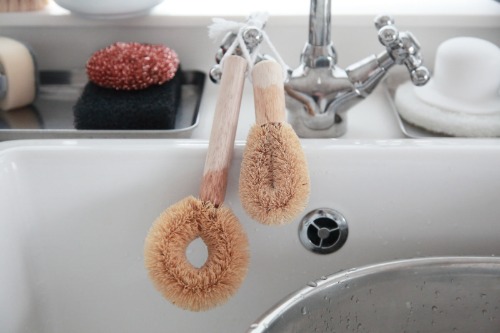 Kitchen Wood Brush - 100% natural palm wood donut-shaped cleaning brush