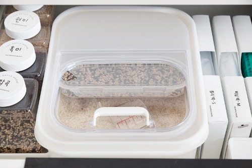 Comebitz rice container 6kg OK in the drawer of the sink!