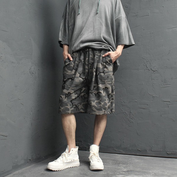 Oversized Wide Fit Camouflage Short Sweatpants 3924
