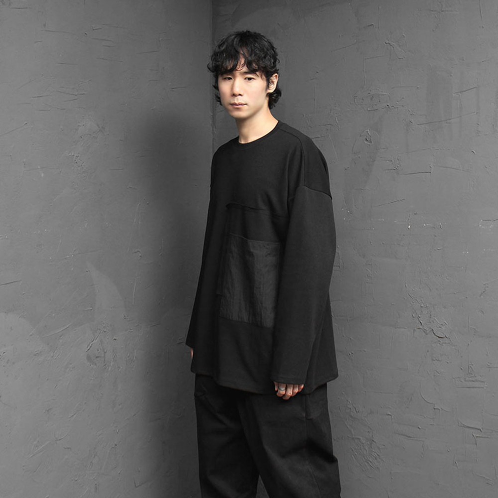Patched Contrast Pocket Oversized Fit Black Tee 4112