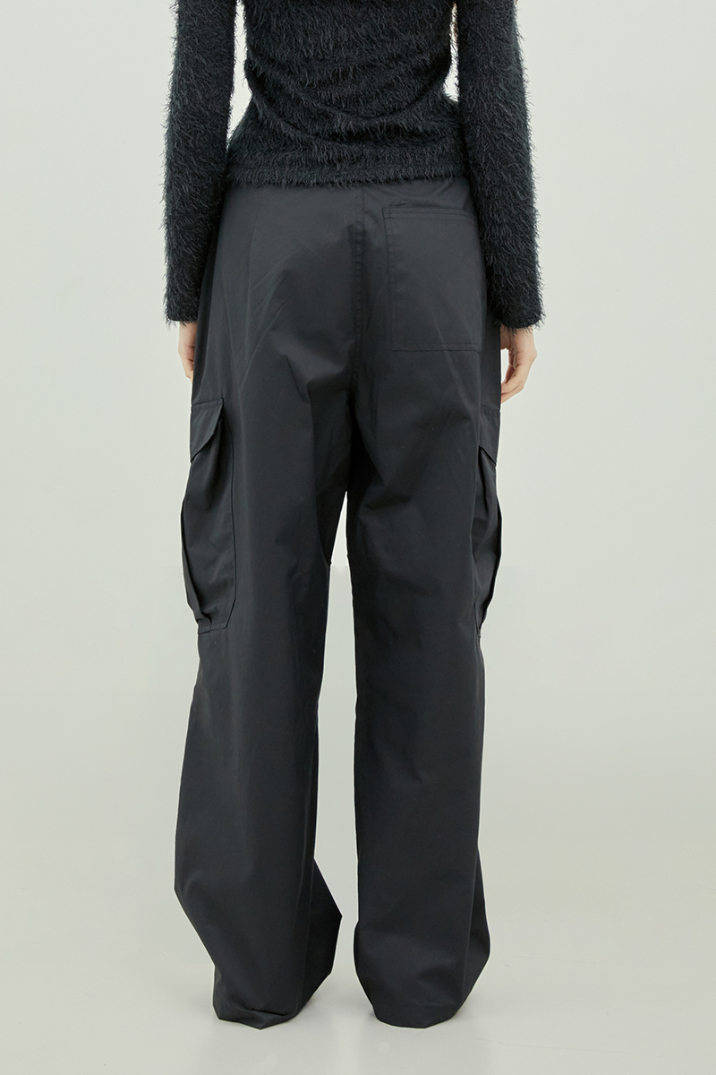 Waist-Detail Two Way Cargo Trousers (BLACK)