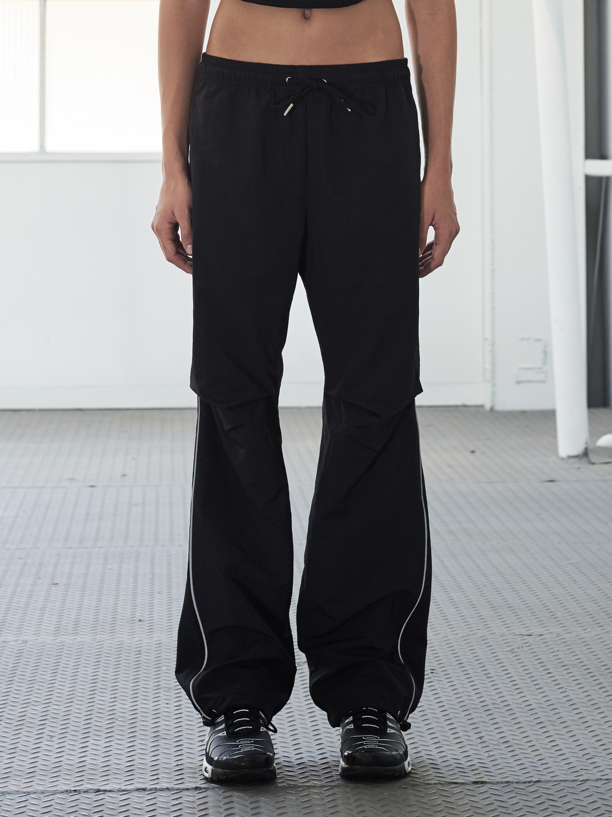 [Ship Date: 10/17]SIDE PIPING STRING PANTS (BLACK)