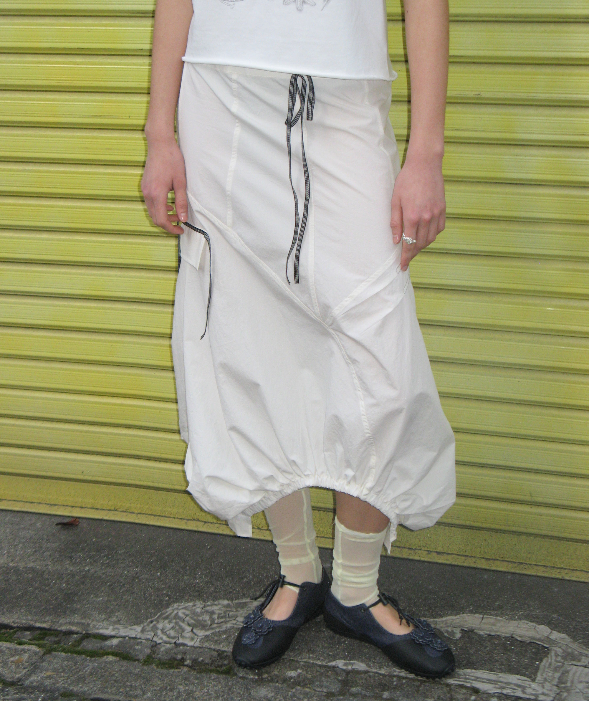 Asymmetry Line Skirt [Off White]