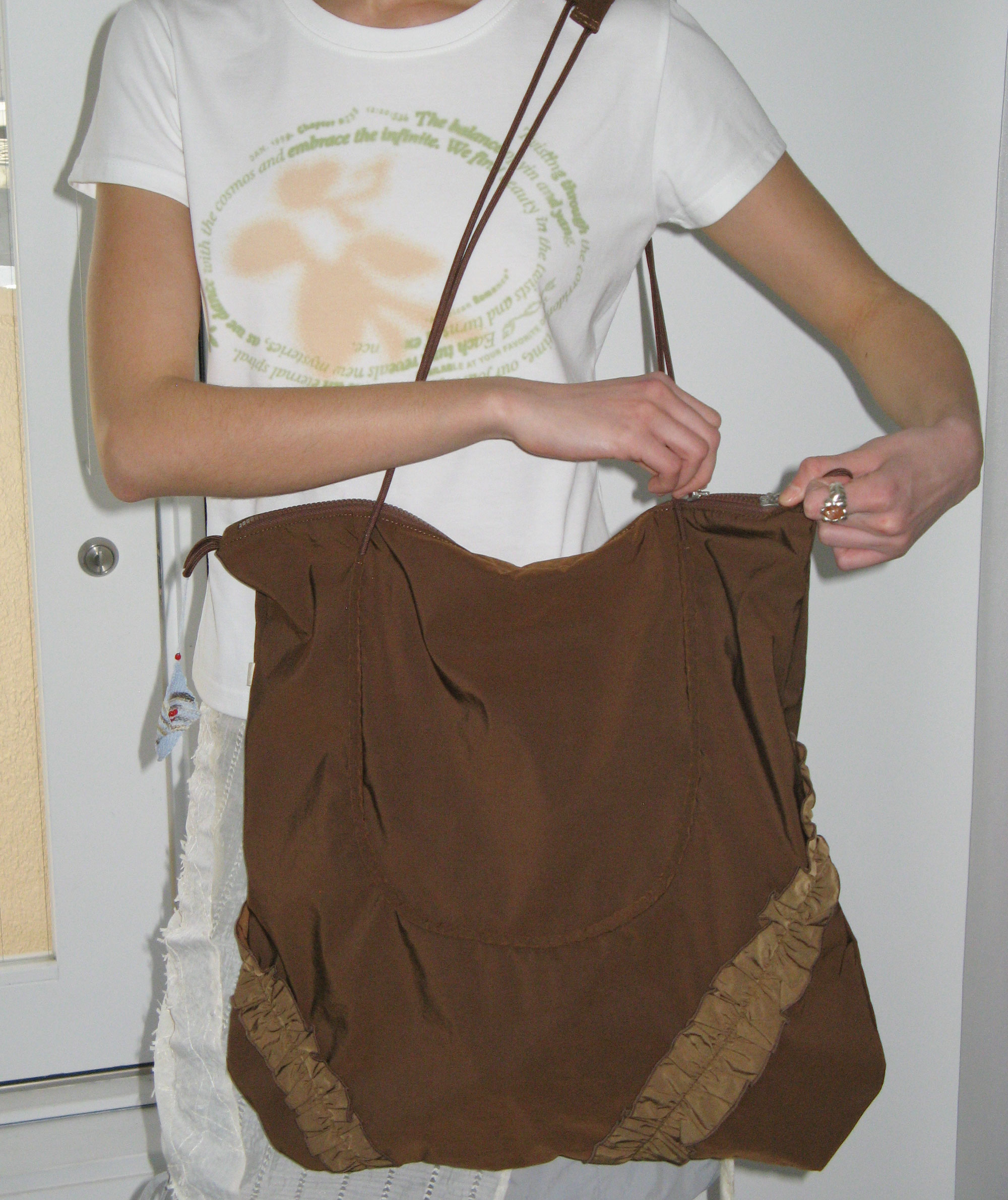 Ruffled Adjustable Bag [Brown]