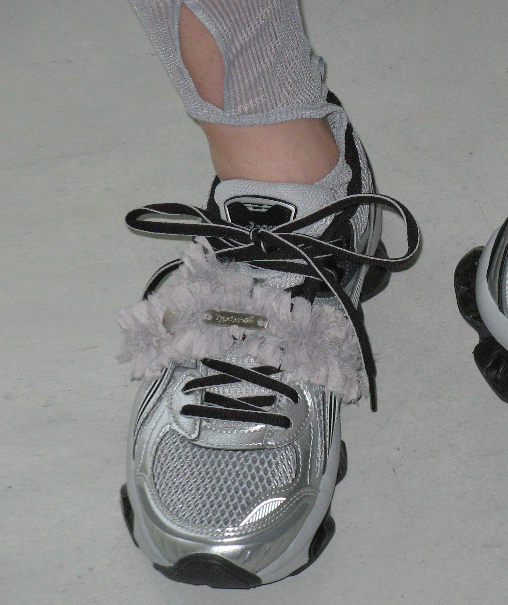 Ruffled Lace Shoes Band [Gray]