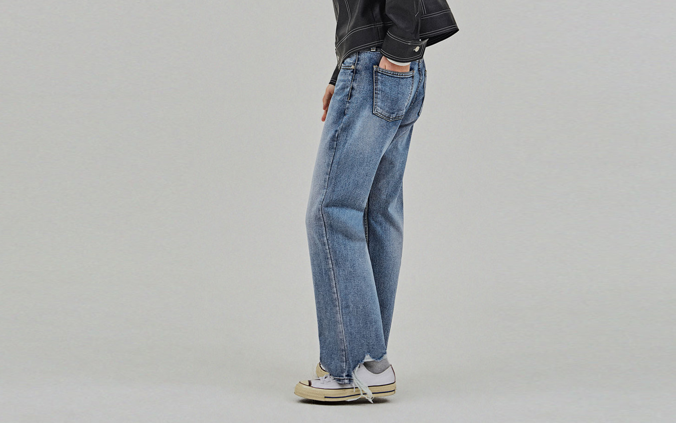 Uneven Frayed Hem Semi-Bootcut Jeans