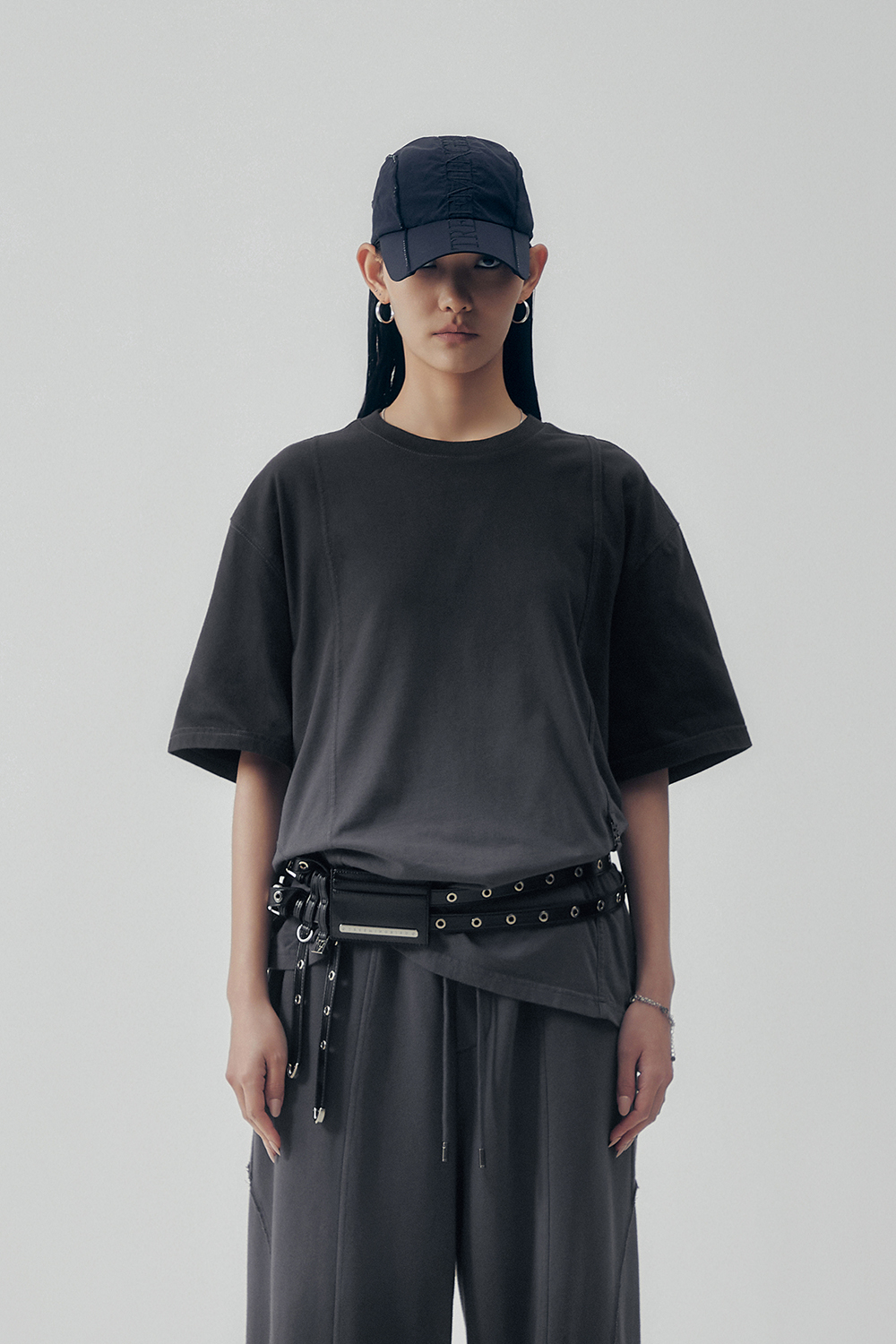 韓国商品/TREEMINGBIRD l Logo Point Basic Sleeveless 트리밍버드(TREEMINGBIRD) Metal Logo Point Sleeveless [ White