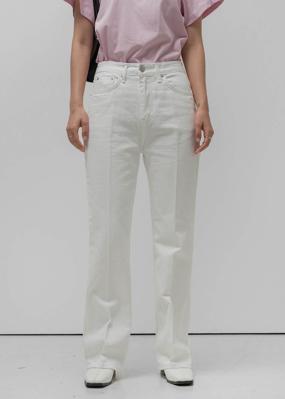 [WASHINGROOM] White Bootcut Pants (M,L)