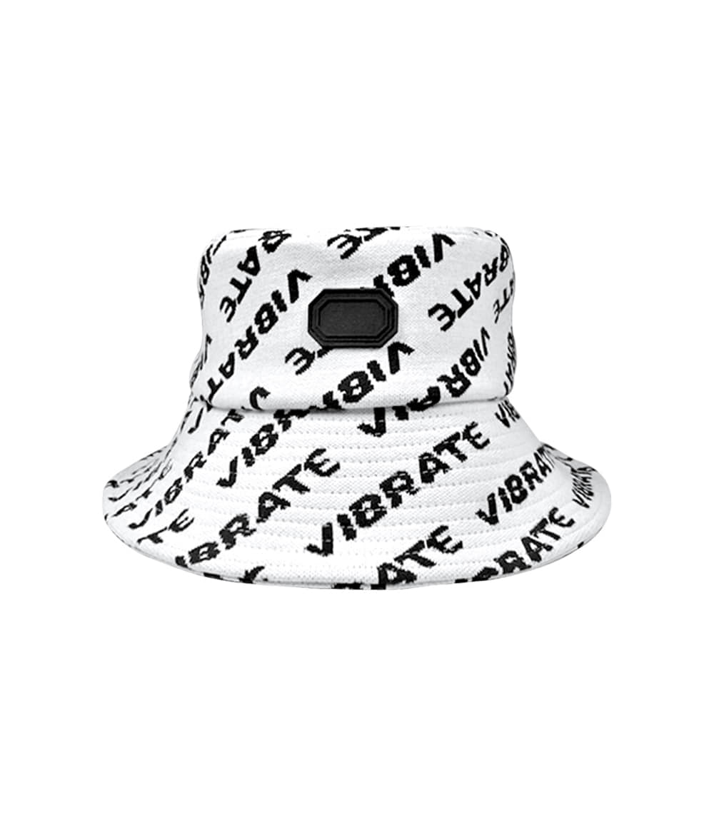 VIBRATE JAQUARD RUBBER LABEL BUCKET HAT (WHITE)