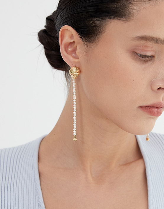 Fortune Goddess Pearl Earrings