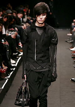 [LEE YOUNG JUN] 　　　　　　　　　　　　　2009-10 F/W SEOUL COLLECTION　　　　　　　　　　　&quot;GOTH RIDER&quot;　　　　　　　　　　　　　　　　　　　　　　　　　　　　　　ATTACH COLLAR ZIPPER VEST