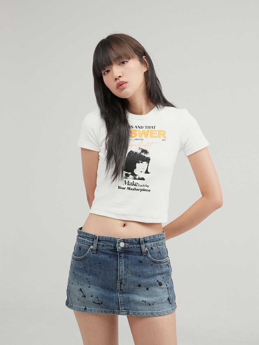 &#039;ANSWER&#039; PRINTED SLIM FIT CROPPED T-SHIRT