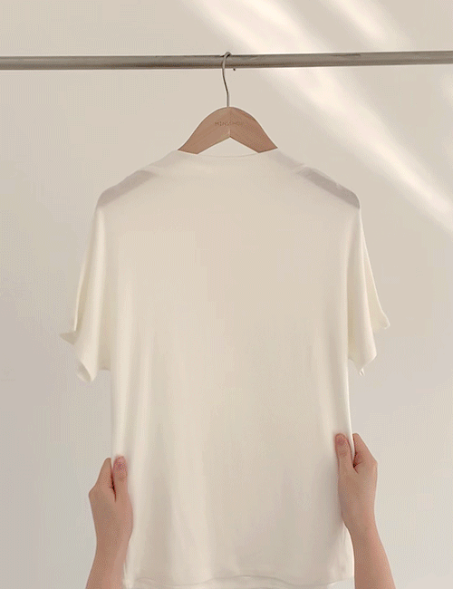 19686 纯色半高领T恤
