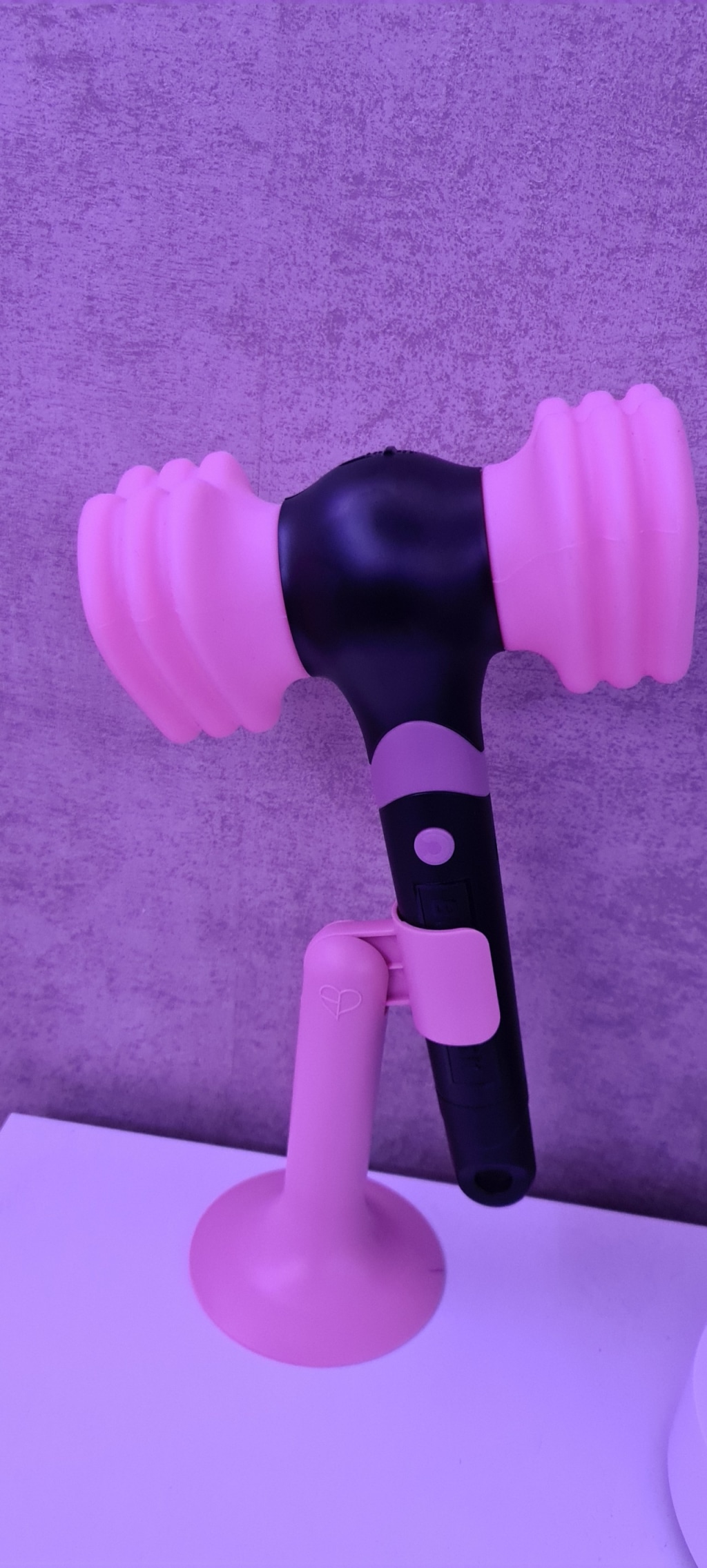 The lightstick v2 limited edition is perfect ! It even reacts to