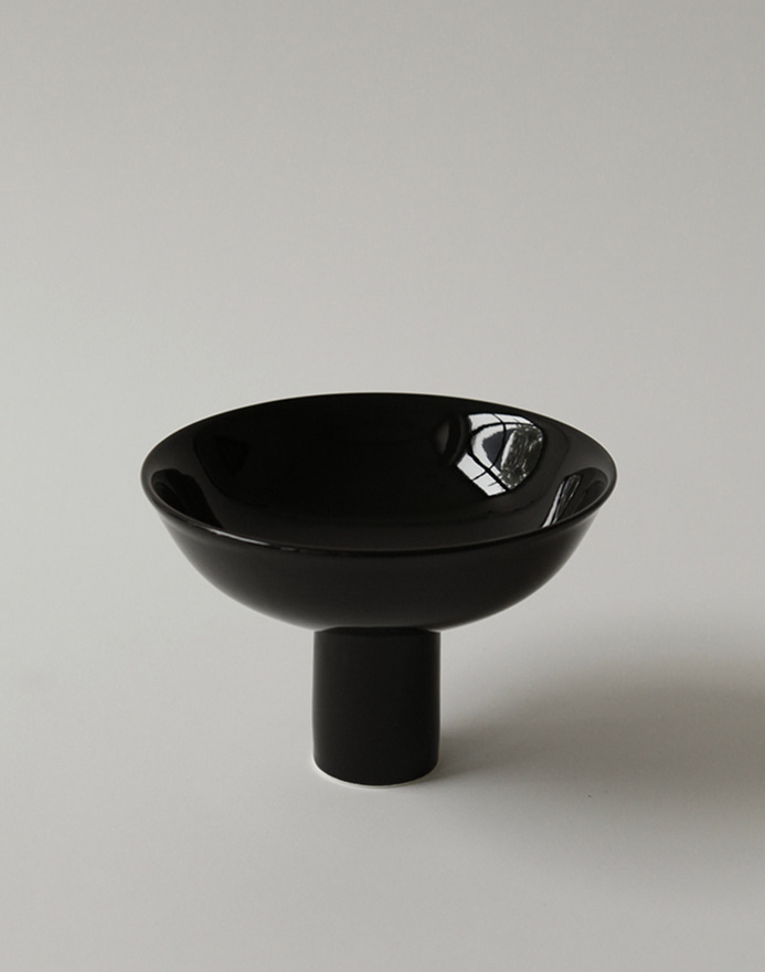 Pedestal Bowl · Onyx · Small
