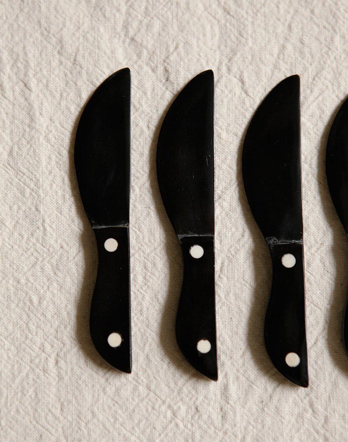 Horn Short Butter Knife · Black