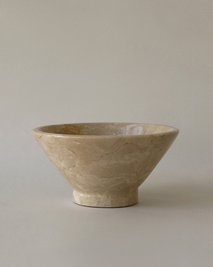 Crema Triangular Bowl · Large