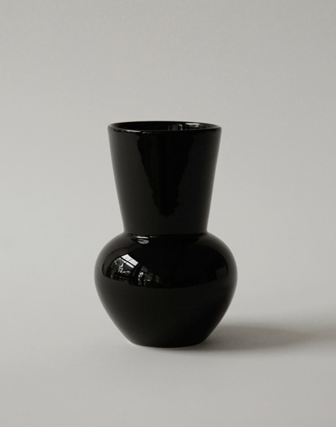 Plain Vase S · Onyx