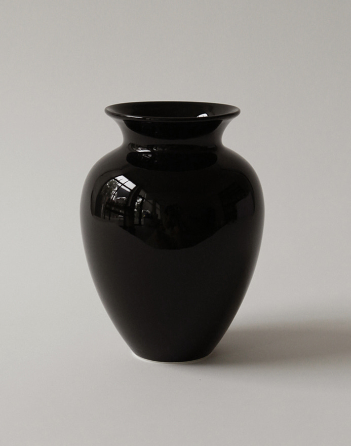 Amphora Vase S · Onyx