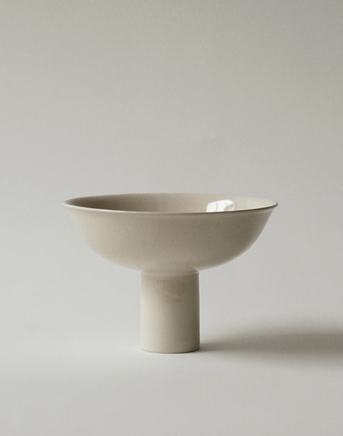 Pedestal Bowl · Sand