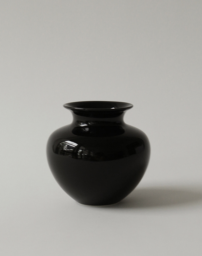 Round Vase S · Onyx