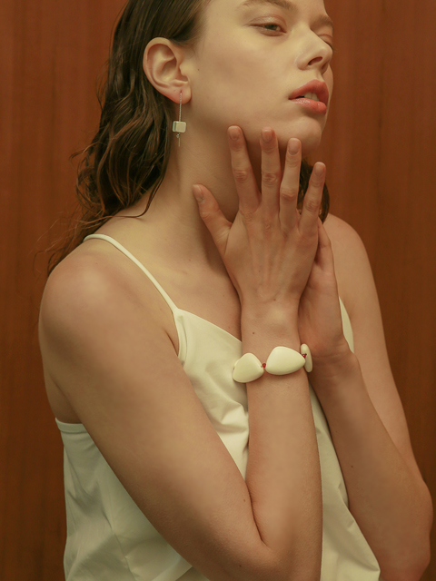 white motti bracelet