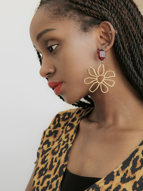 EASY. stone flower earring