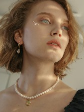 mil pearl earring